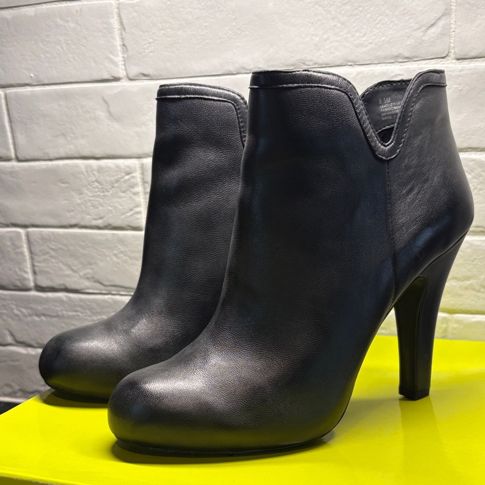 Gianni Bini Black Leather Ankle Booties